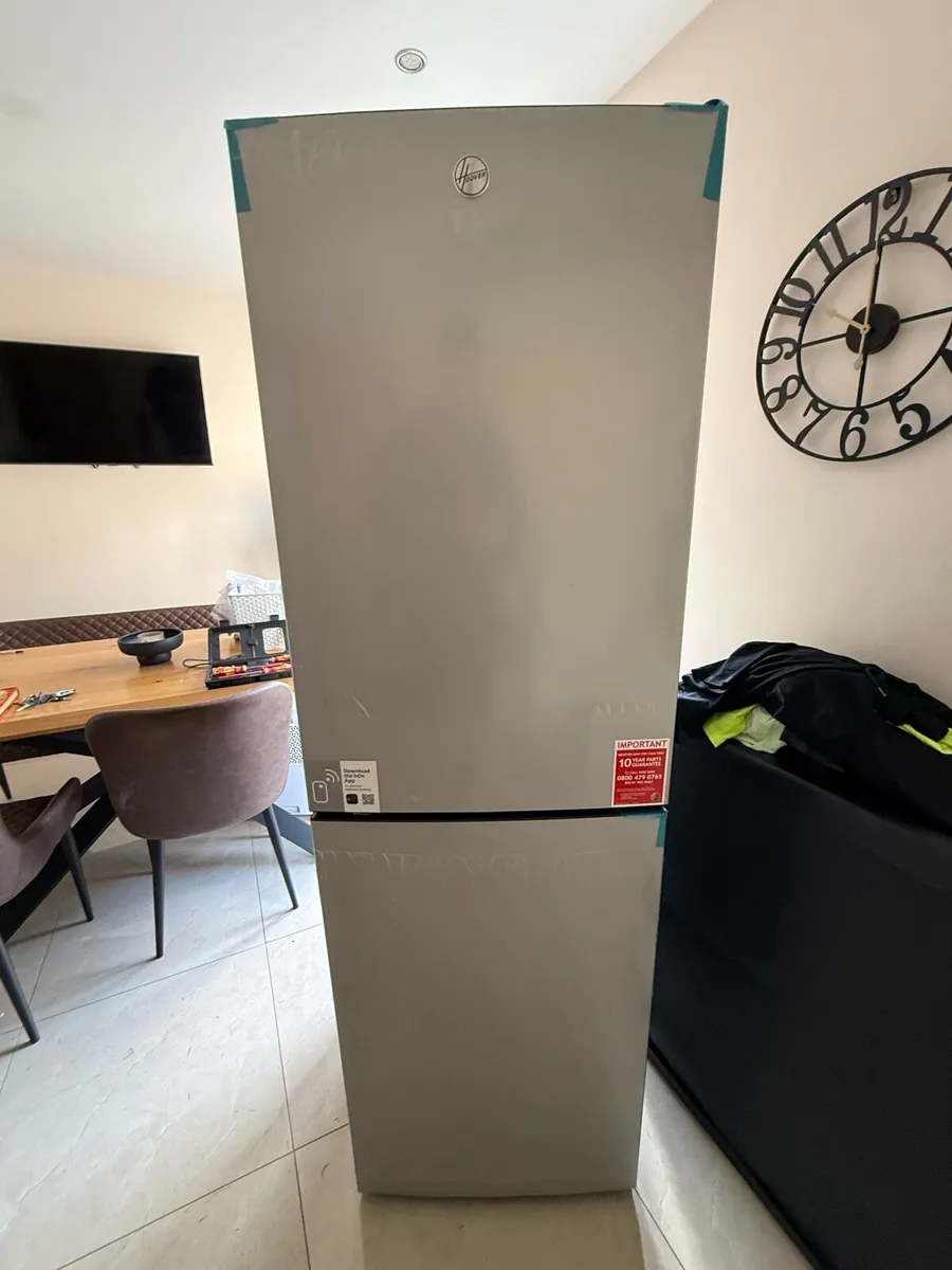 Hoover freestanding fridge freezer - Image 1