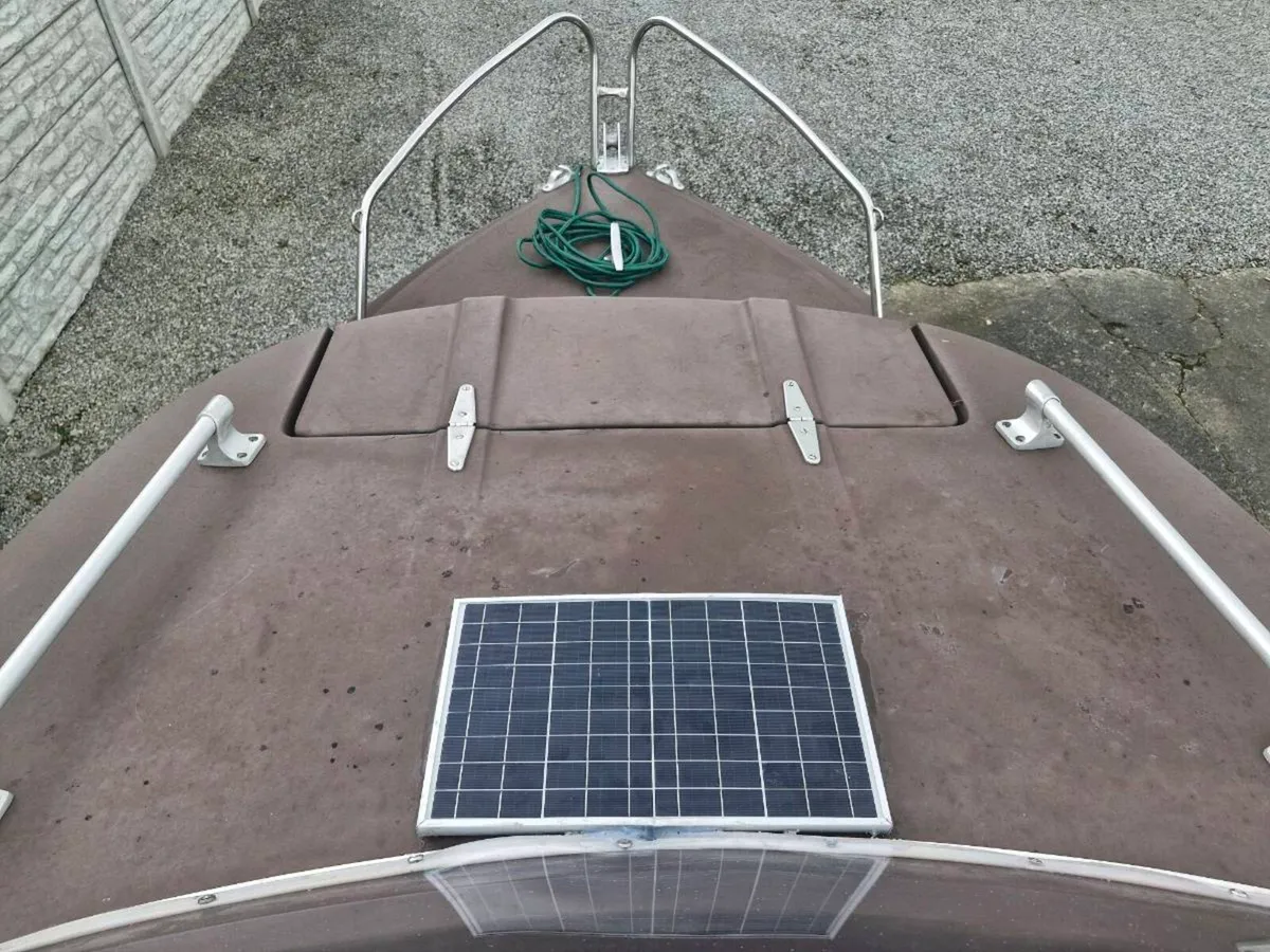 Boat and trailer and two engines for sale - Image 4