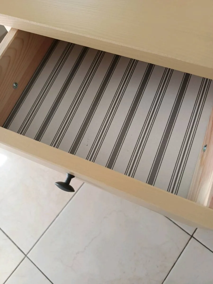 Bedside tables and chests of drawers - Image 1