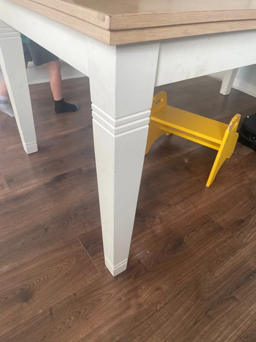 Dining table - Image 1