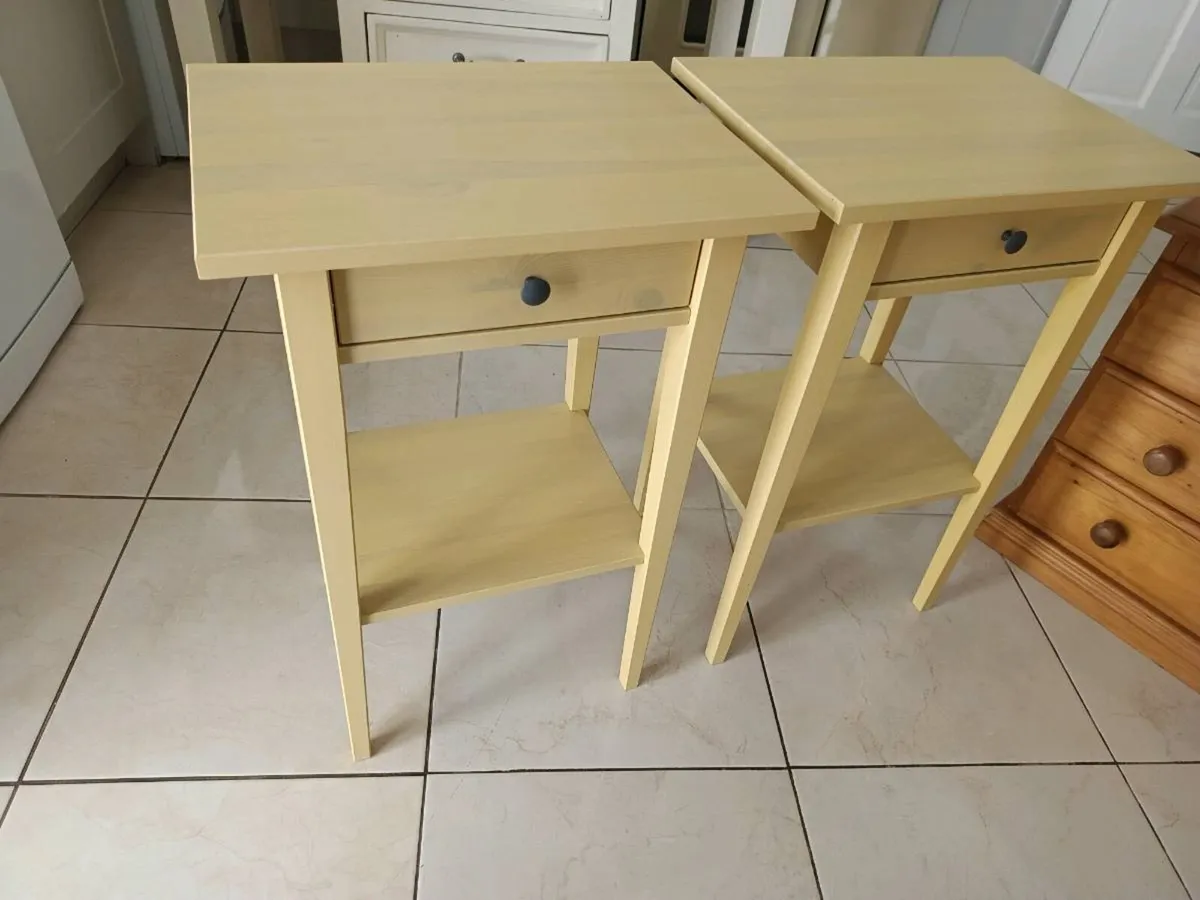 Bedside tables and chests of drawers - Image 3