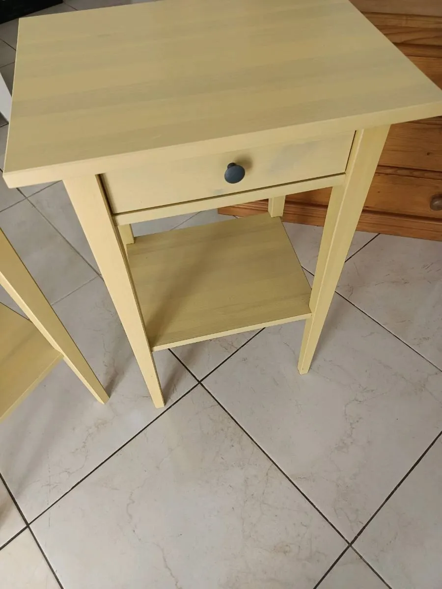 Bedside tables and chests of drawers - Image 2