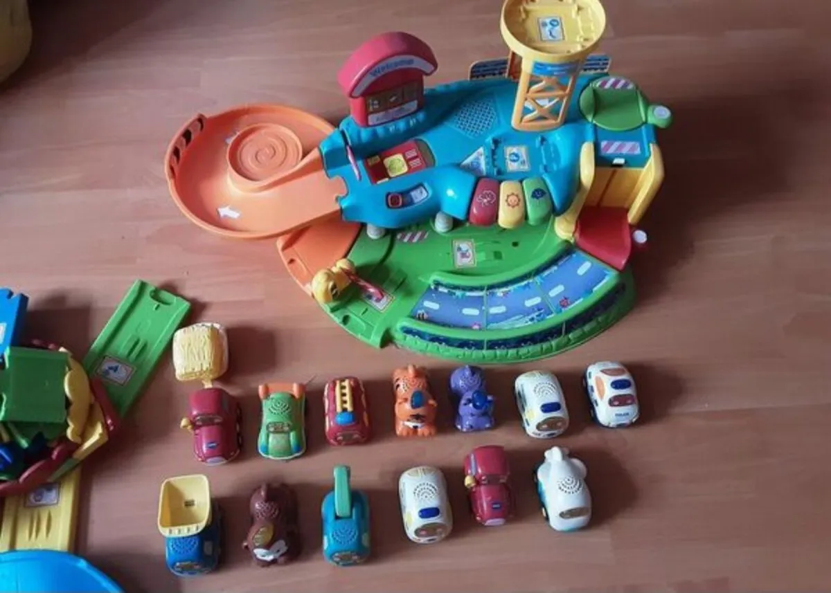 V Tech Toot Toot Garage, Cars and Track - Image 1