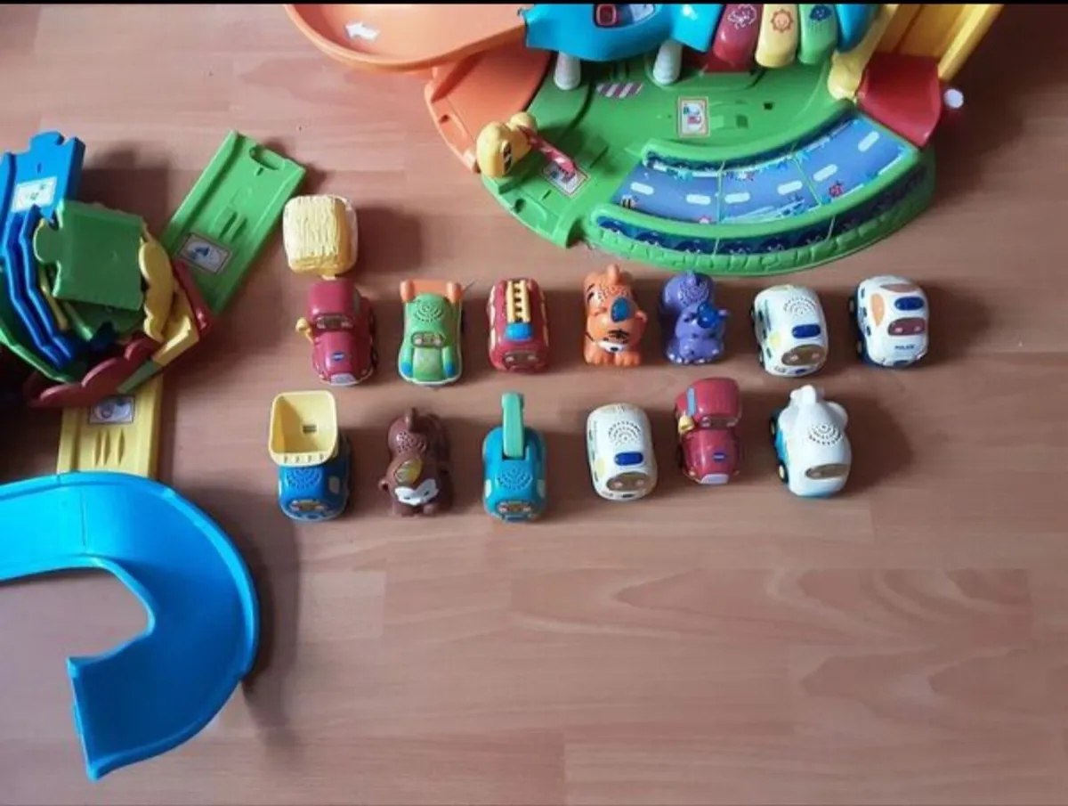 V Tech Toot Toot Garage, Cars and Track - Image 2