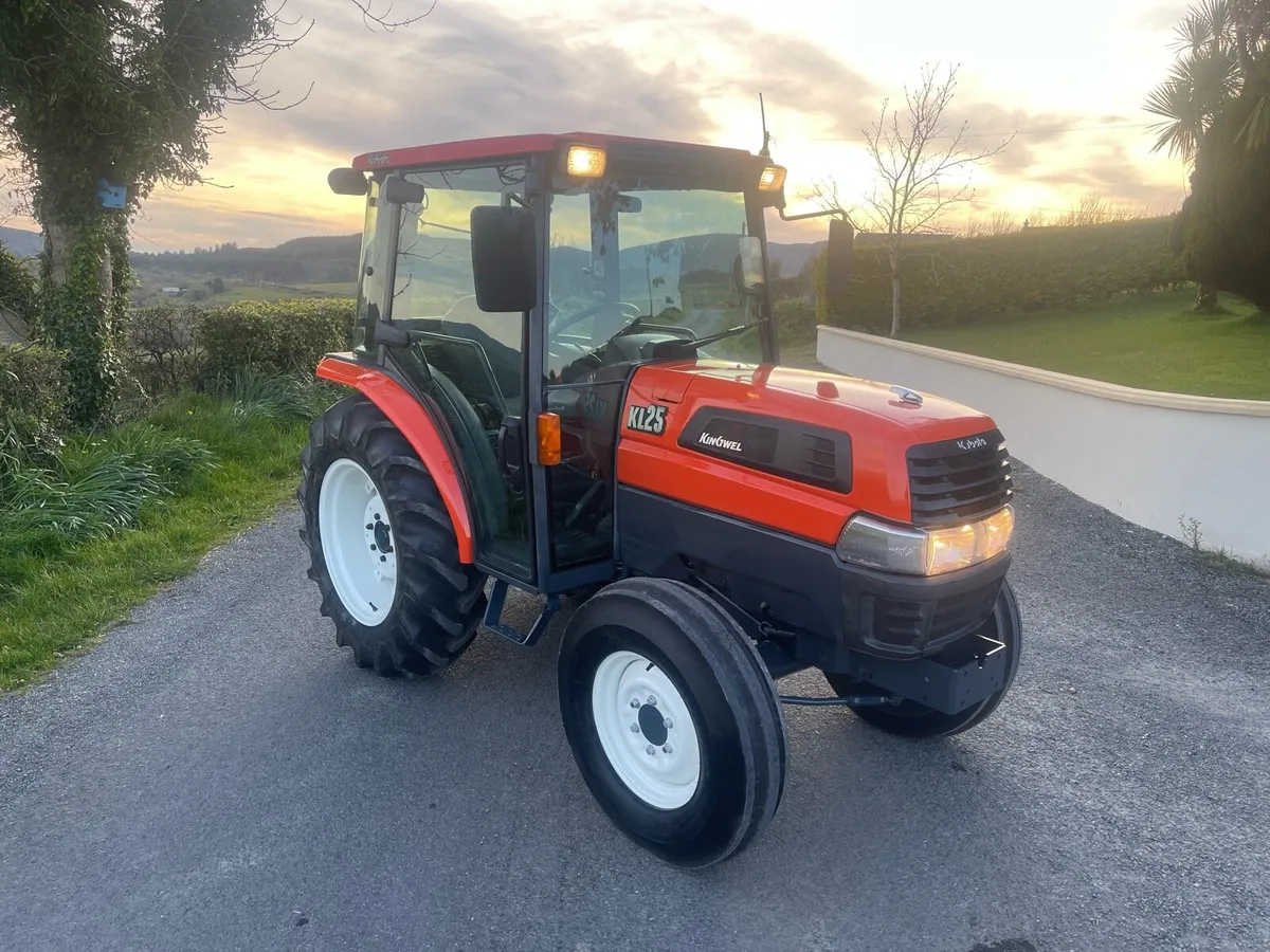 Kubota KL25 2wd Compact Tractor - Image 3