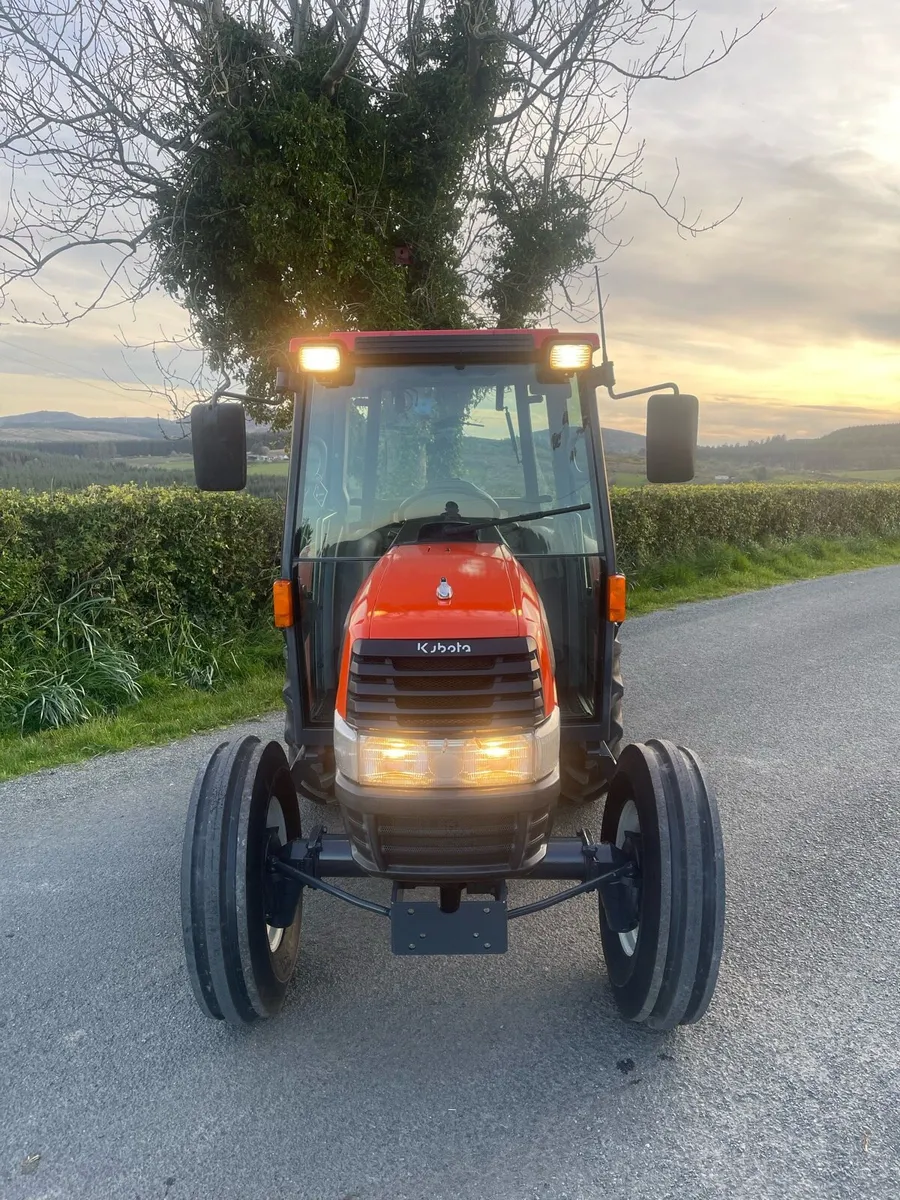 Kubota KL25 2wd Compact Tractor - Image 2