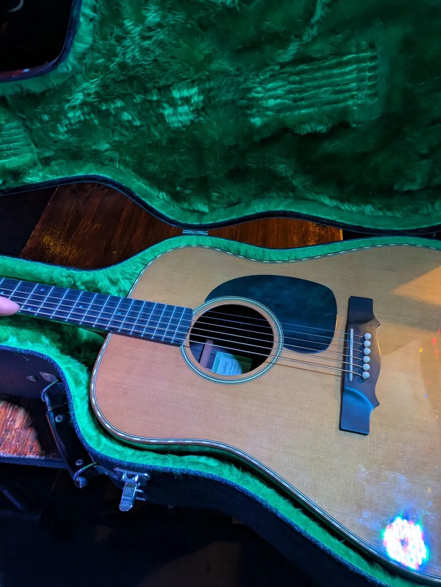 GUITAR WITH BUILT IN PICKUP - Image 1