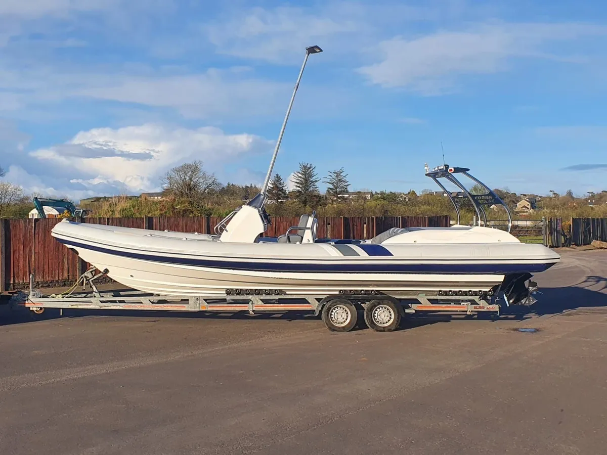 Cobra 8.6 inboard diesel engine. - Image 1