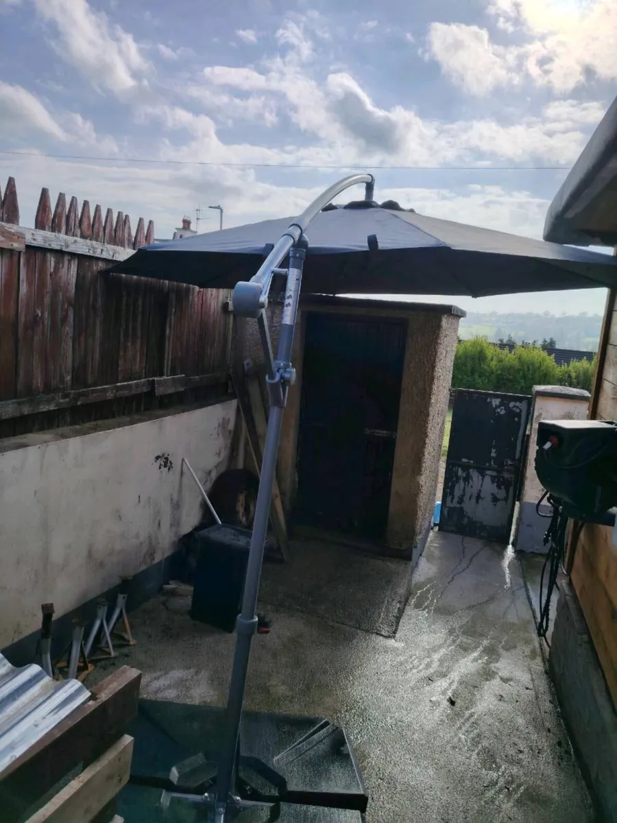 Garden umbrella - Image 1