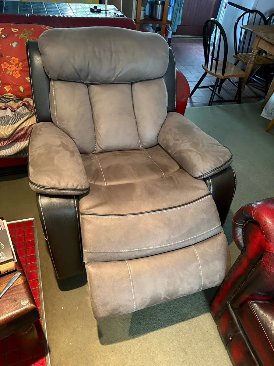 Recliner arm chair - Image 1