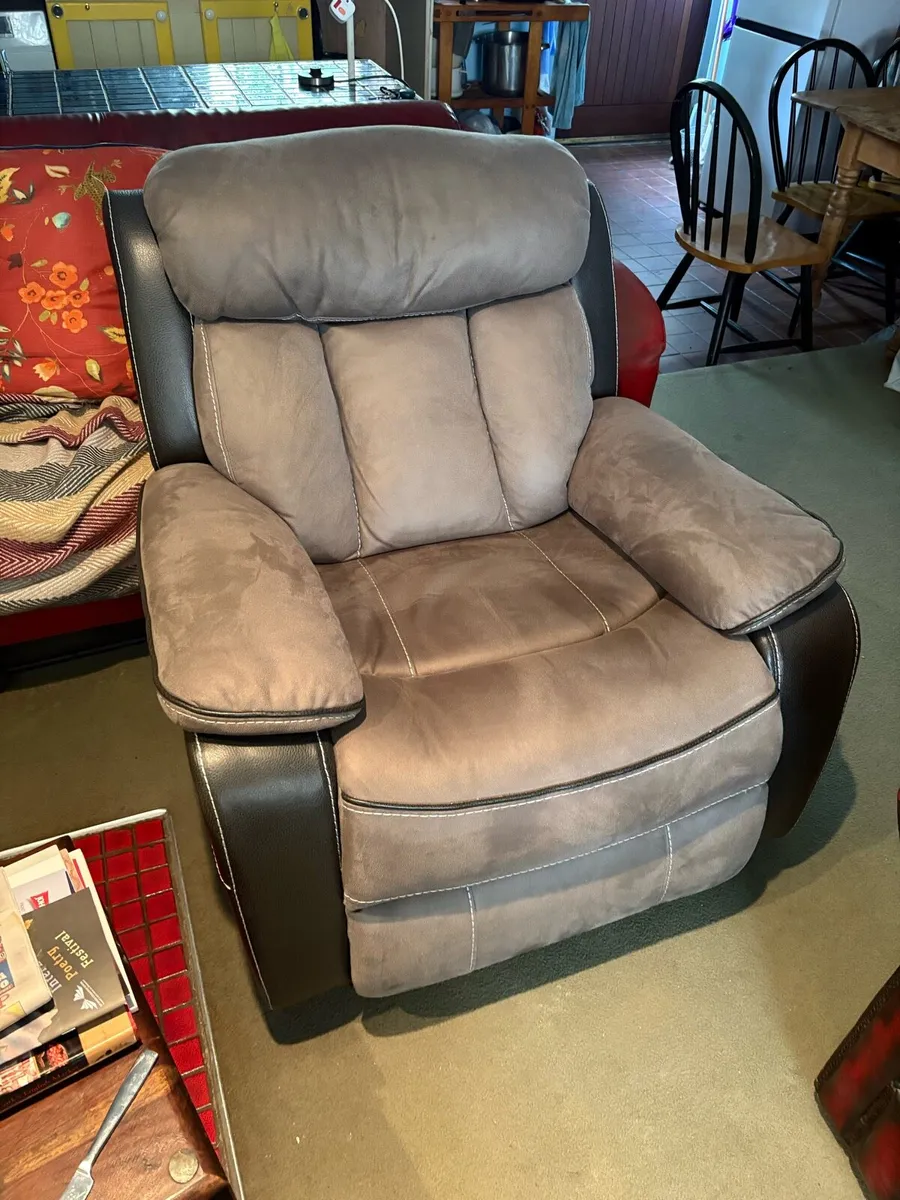 Recliner arm chair - Image 2