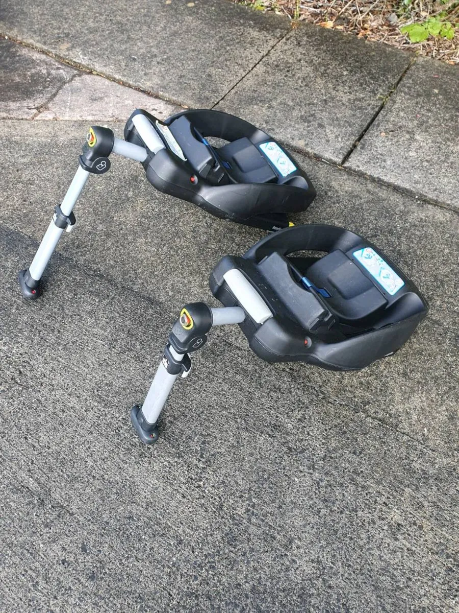 2 x Maxi-Cosi EasyFix ISOFIX Base - Image 1