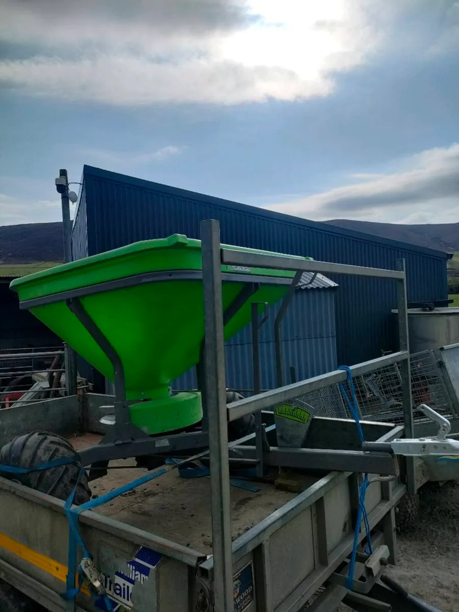 QUAD FERTILISER SPREADER AITCHISON SNGR460 - Image 2