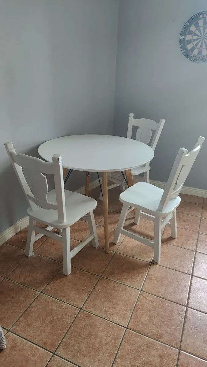 Immaculate Dining Table and Chairs - Image 2