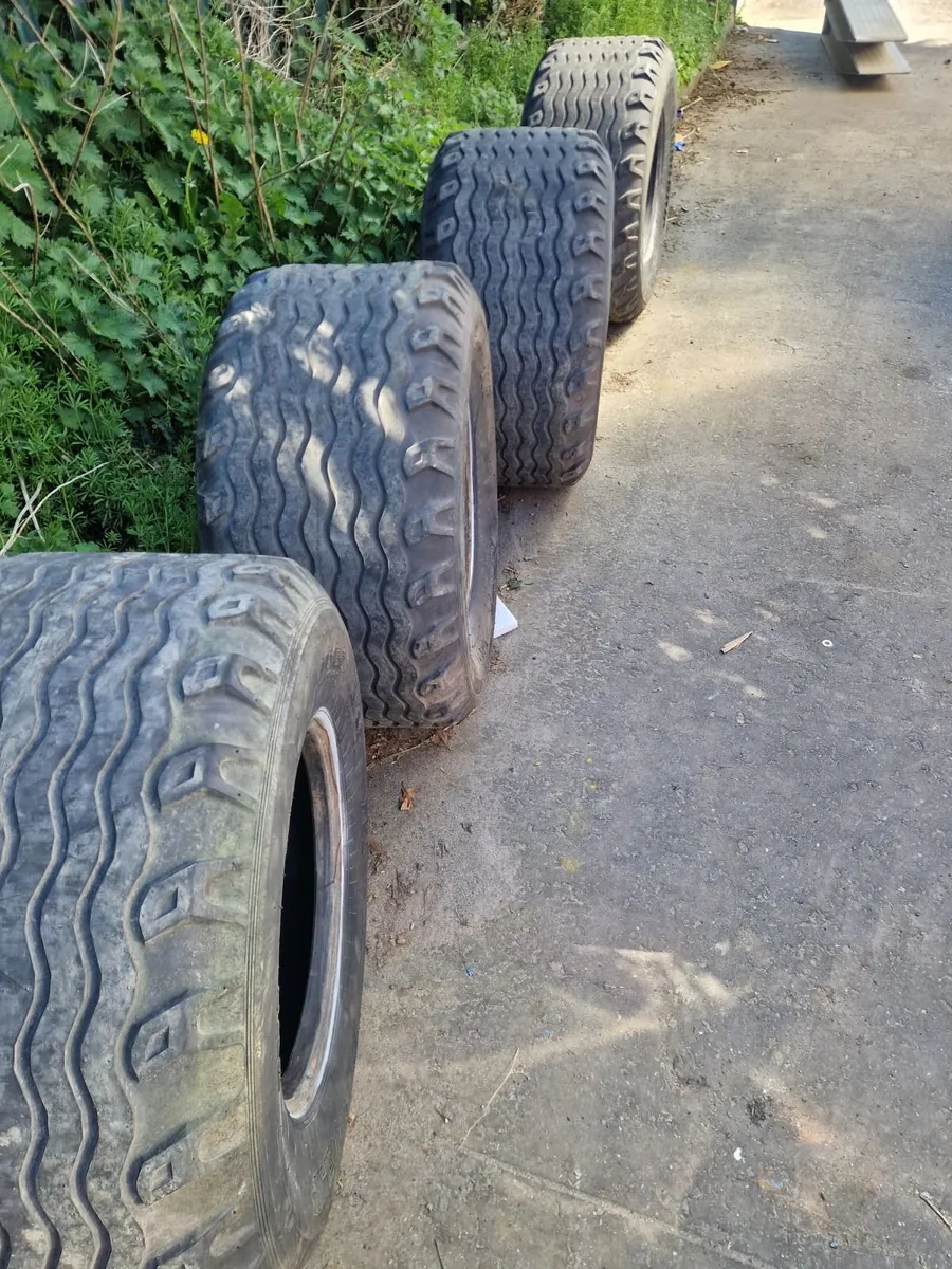 Tyres 400x65x 15.5 - Image 3