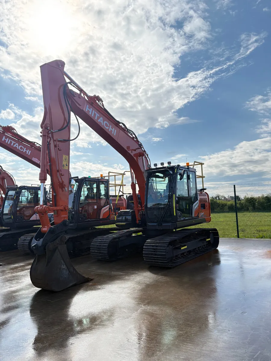 HITACHI ZX130-7 - Image 1