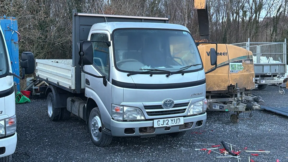 2012 Toyota Dyna - Image 2