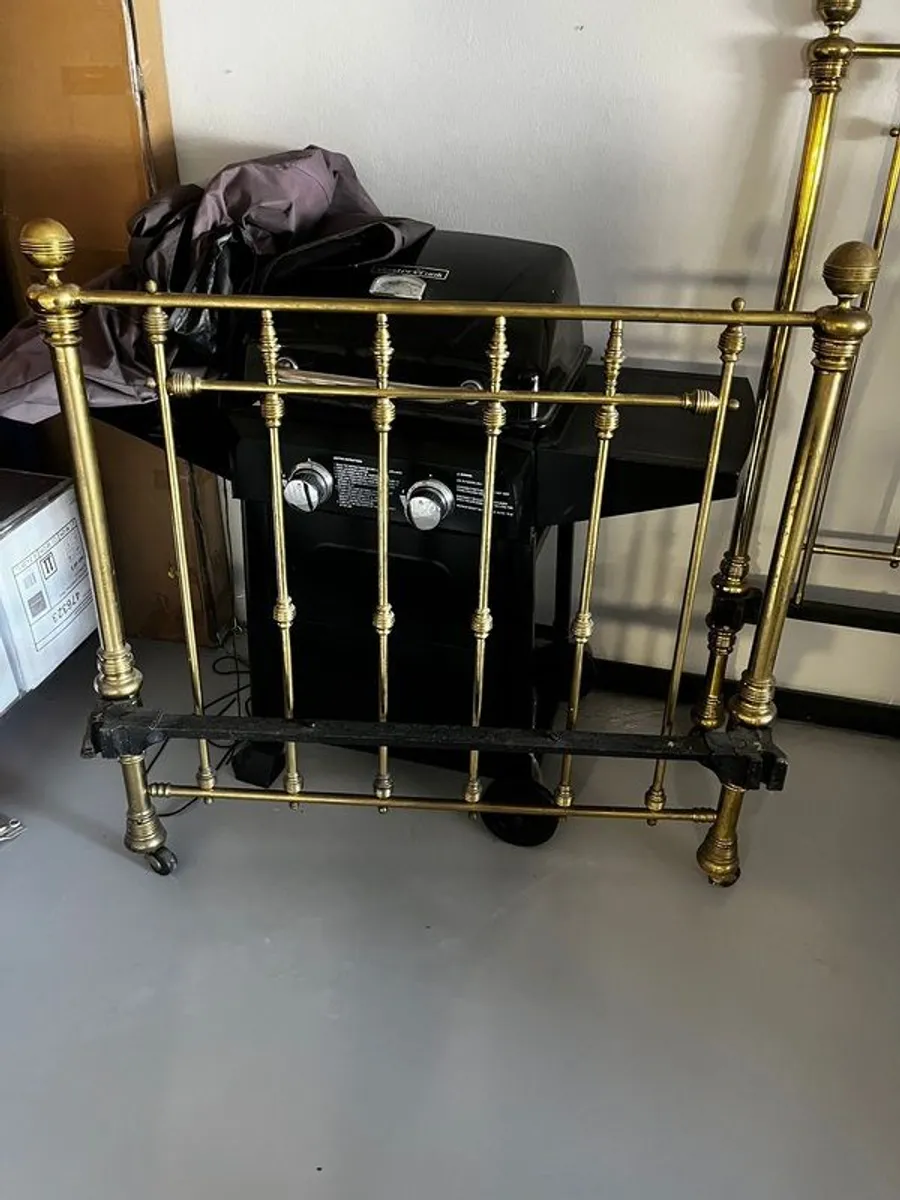 Victorian brass bed including side rails and base. 3ft 6 inches. - Image 3