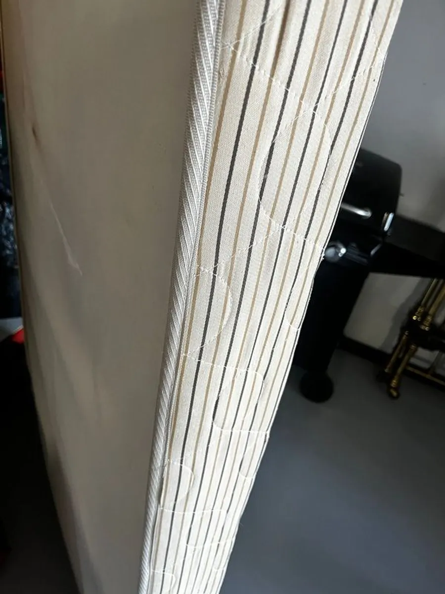 Victorian brass bed including side rails and base. 3ft 6 inches. - Image 4