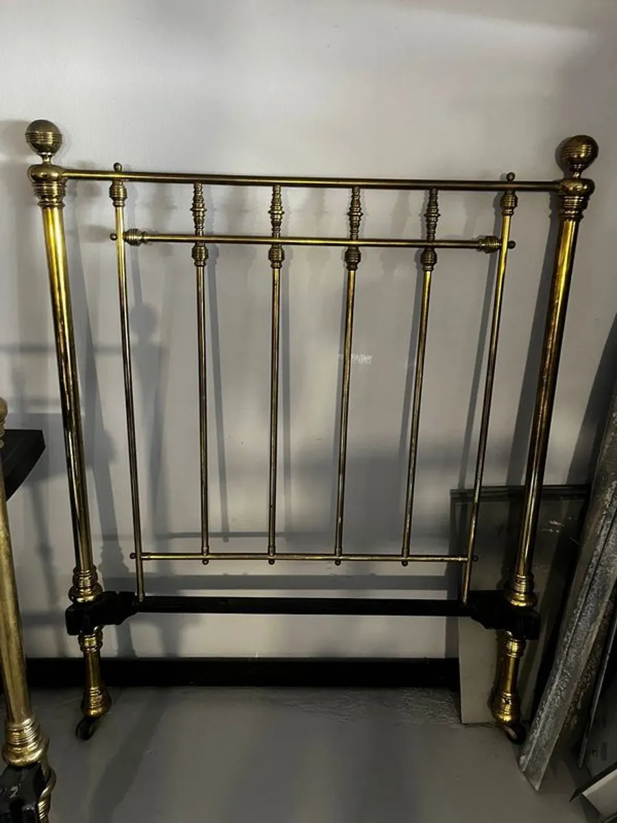 Victorian brass bed including side rails and base. 3ft 6 inches. - Image 1