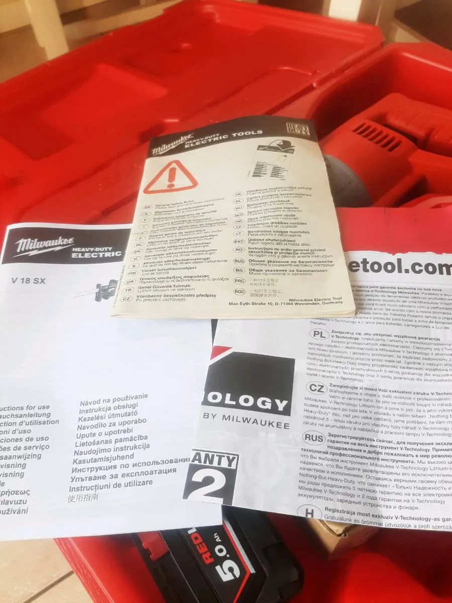 Milwaukee saber saw - Image 4