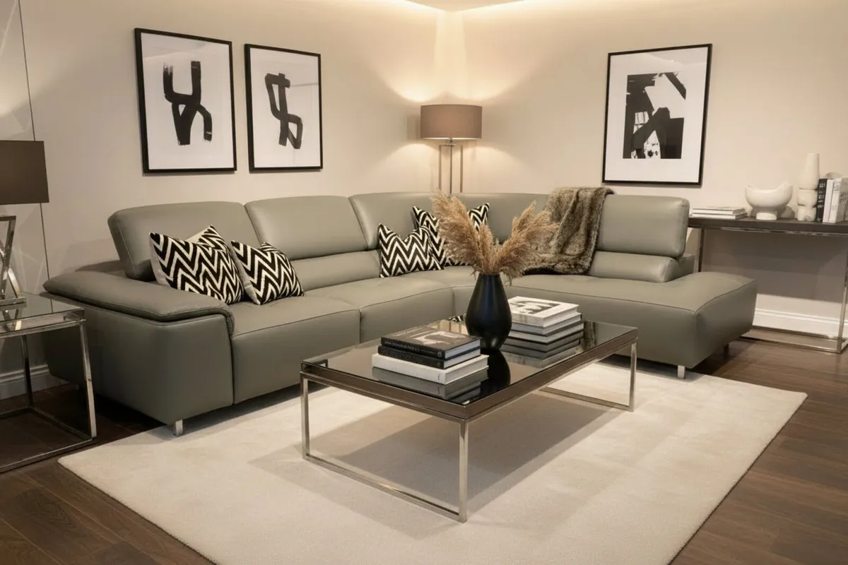 Italian leather sofas half price Outlet Store KCR - Image 1