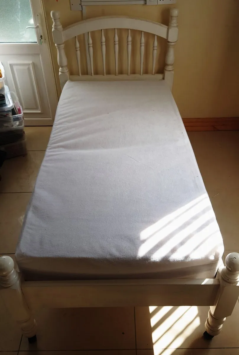 Willis & Gambier single bed - Image 1