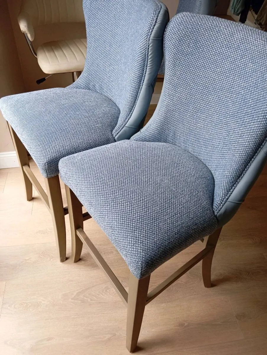 3  bar stools - Image 1