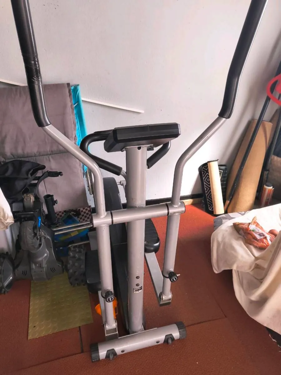 Cross trainer - Image 1