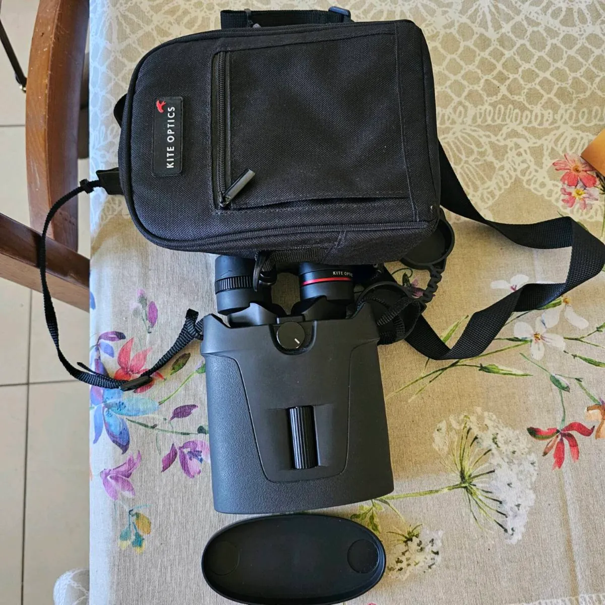 Image stabilised Kite binoculars 16 x 42 APC - Image 1