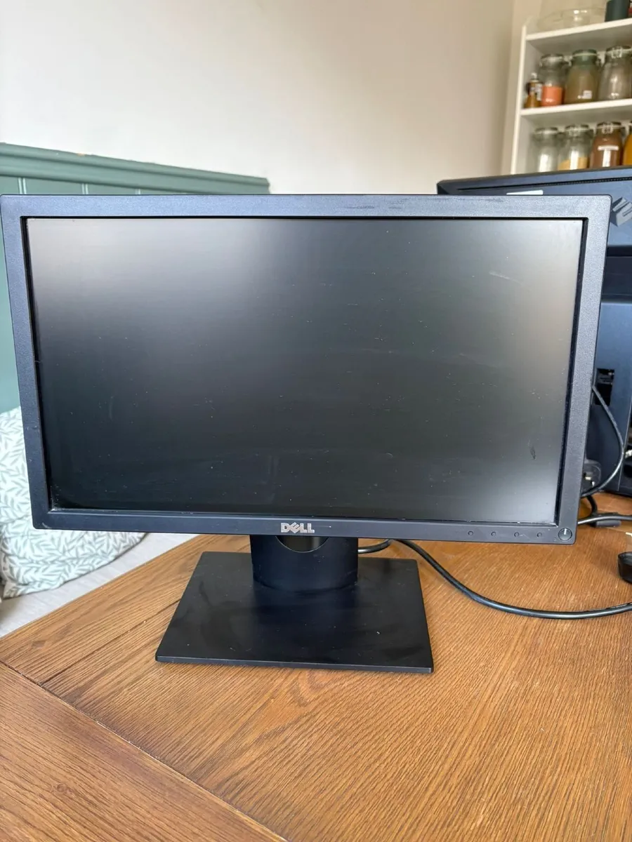 Dell Flat Panel Monitor 2019 + Power Cable + VGA - Image 1