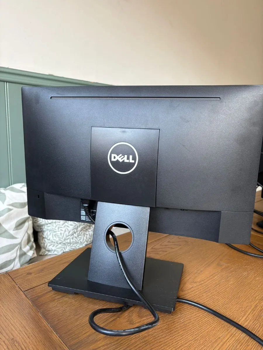 Dell Flat Panel Monitor 2019 + Power Cable + VGA - Image 2