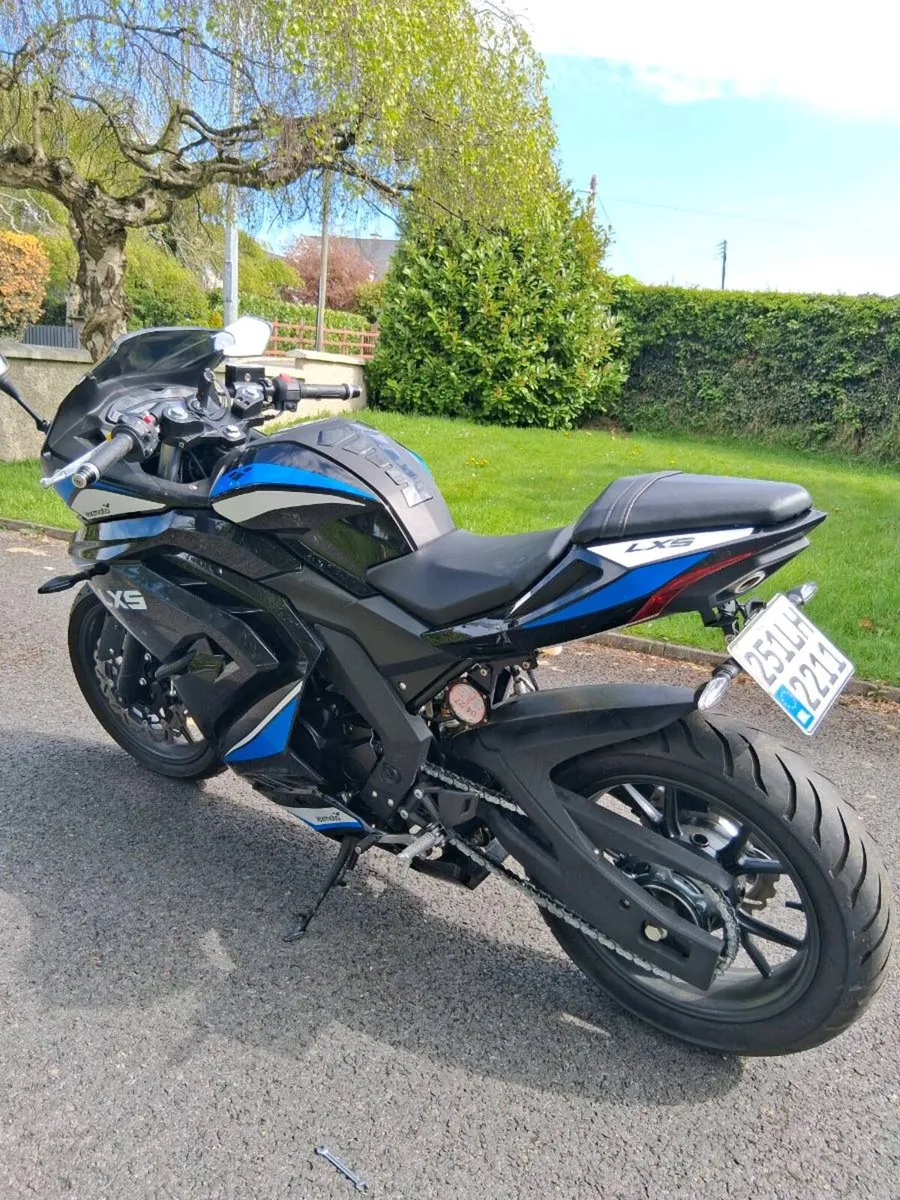 Motorcycle - Image 4