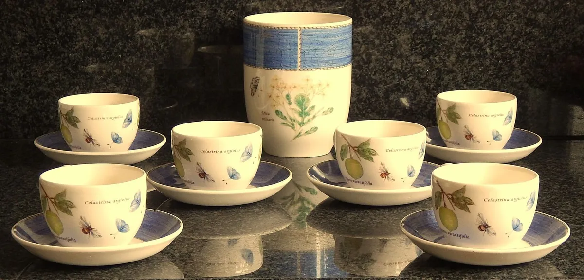 13 Piece Wedgwood ‘Sarah’s Garden’ Queen’s Ware - Image 3