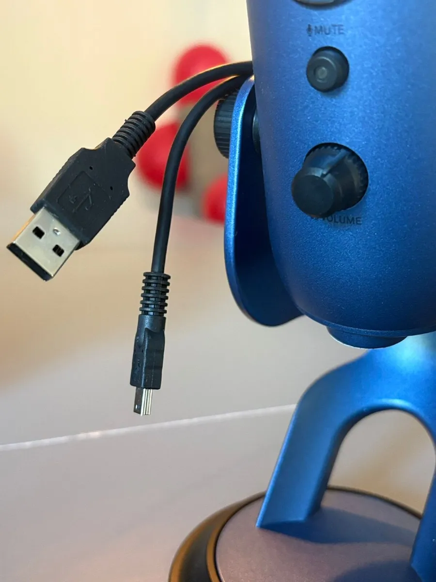 Logitech Yeti Blue Mic - Image 2