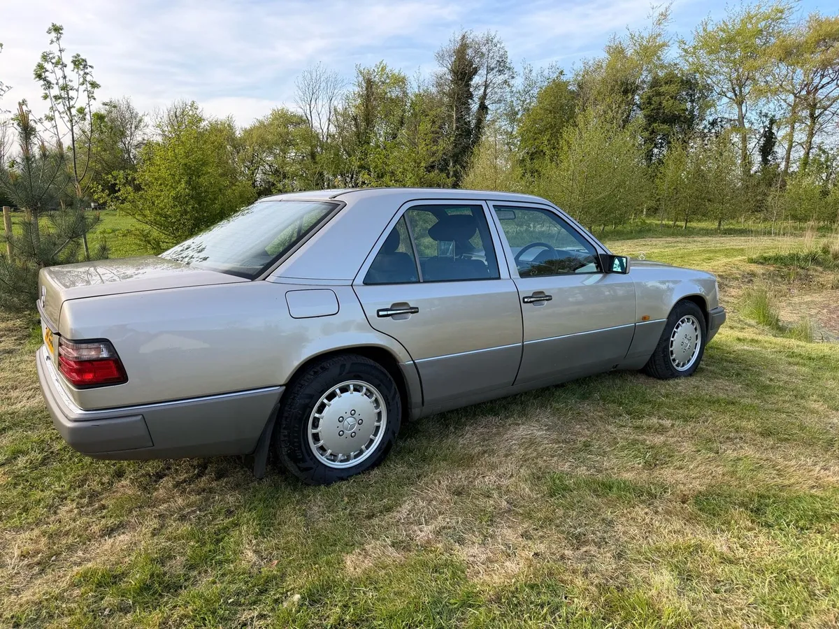 1991 Mercedes-Benz 300E Auto - Image 1