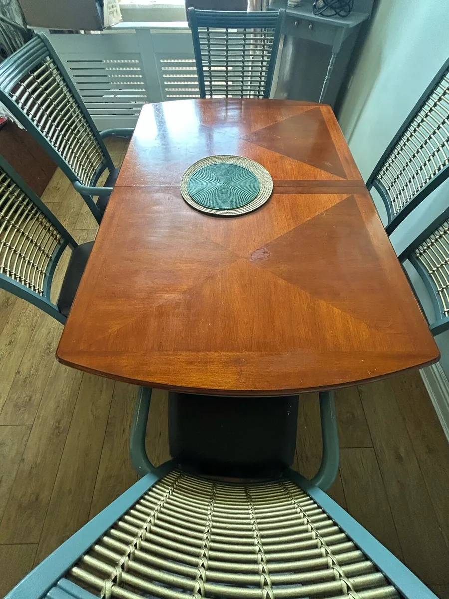 Kitchen table & 6 chairs - Image 1