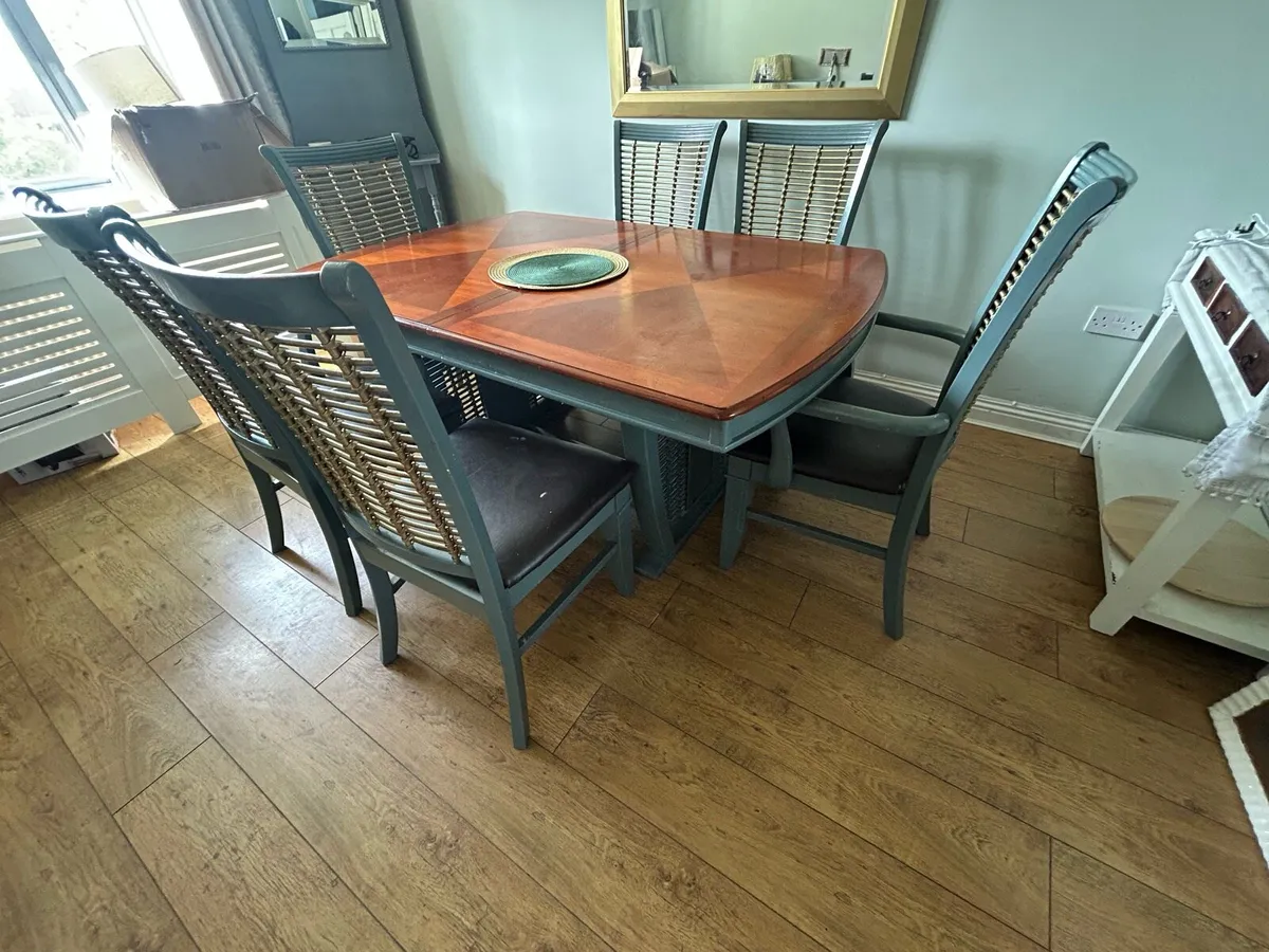 Kitchen table & 6 chairs - Image 3