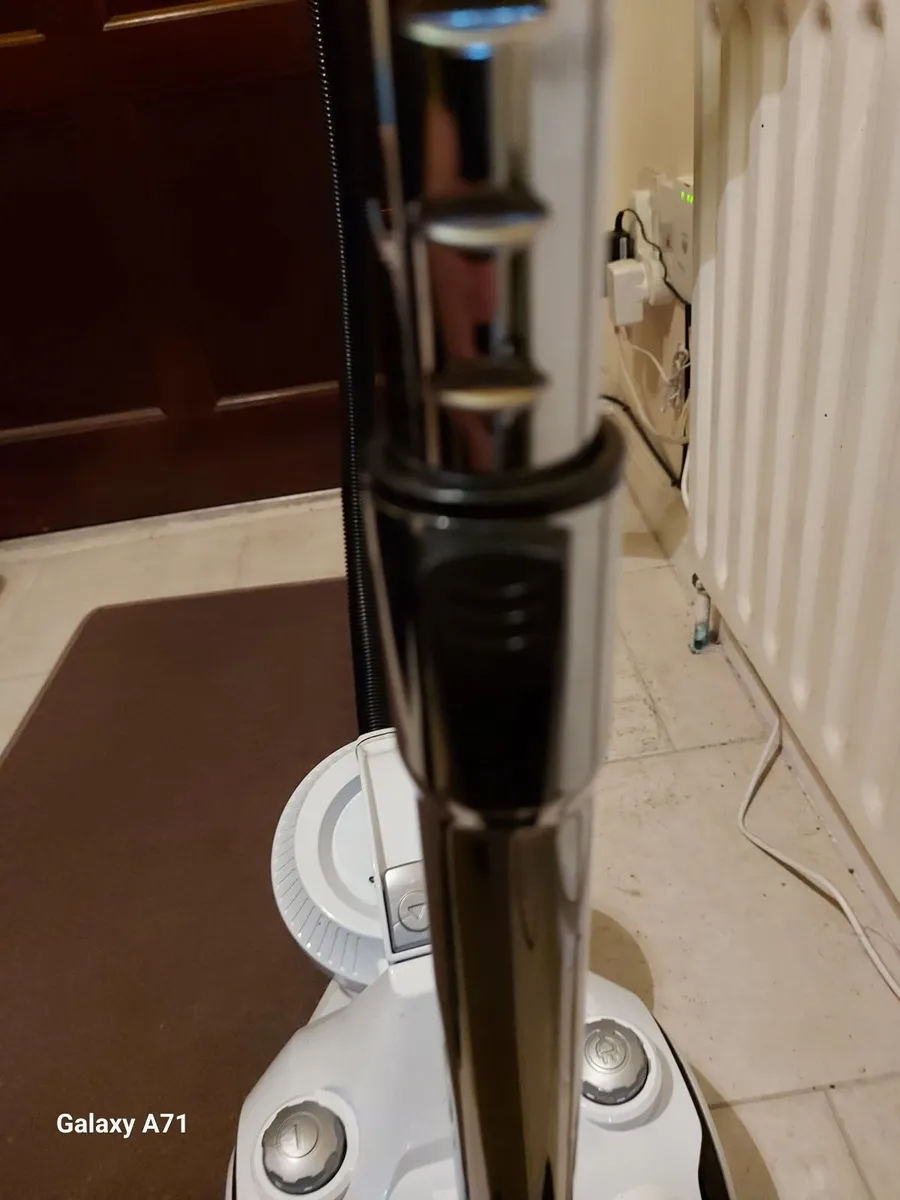 BUSH Bagless Cylinder Vacuum Cleaner, Model VCS35B - Image 3