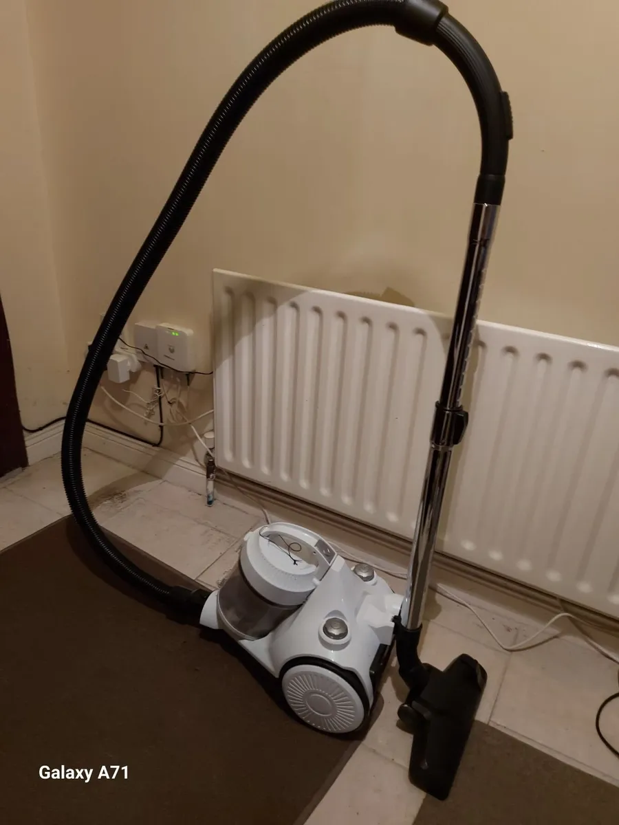 BUSH Bagless Cylinder Vacuum Cleaner, Model VCS35B - Image 1