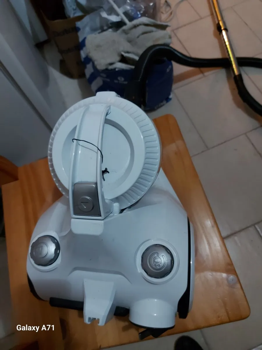 BUSH Bagless Cylinder Vacuum Cleaner, Model VCS35B - Image 2