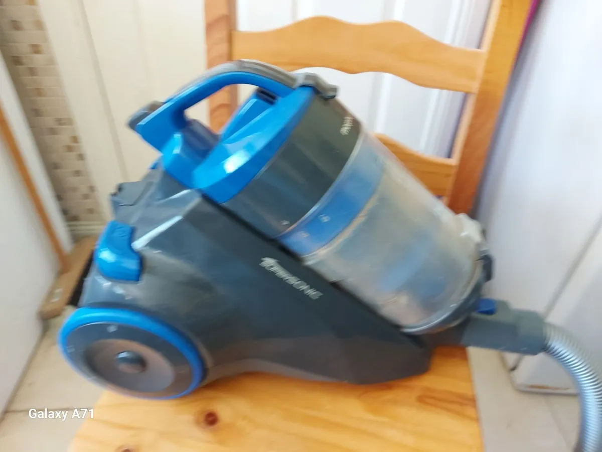 Morphy Richards single Cyclone Vacuum Cleaner, Mod - Image 1