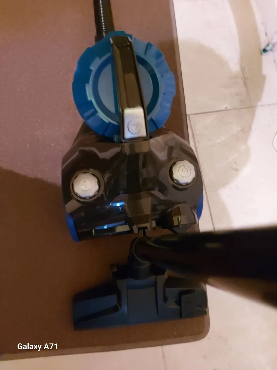 Morphy Richards single Cyclone Vacuum Cleaner, Mod - Image 1