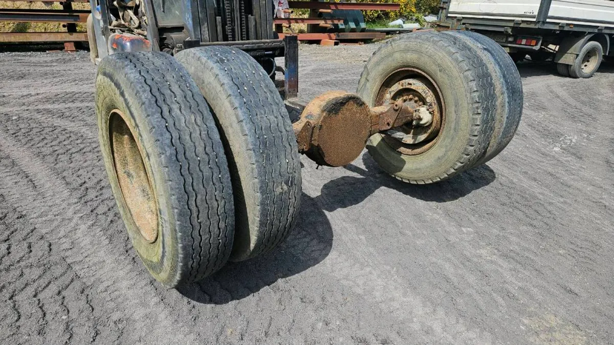 Trailer axel - Image 1