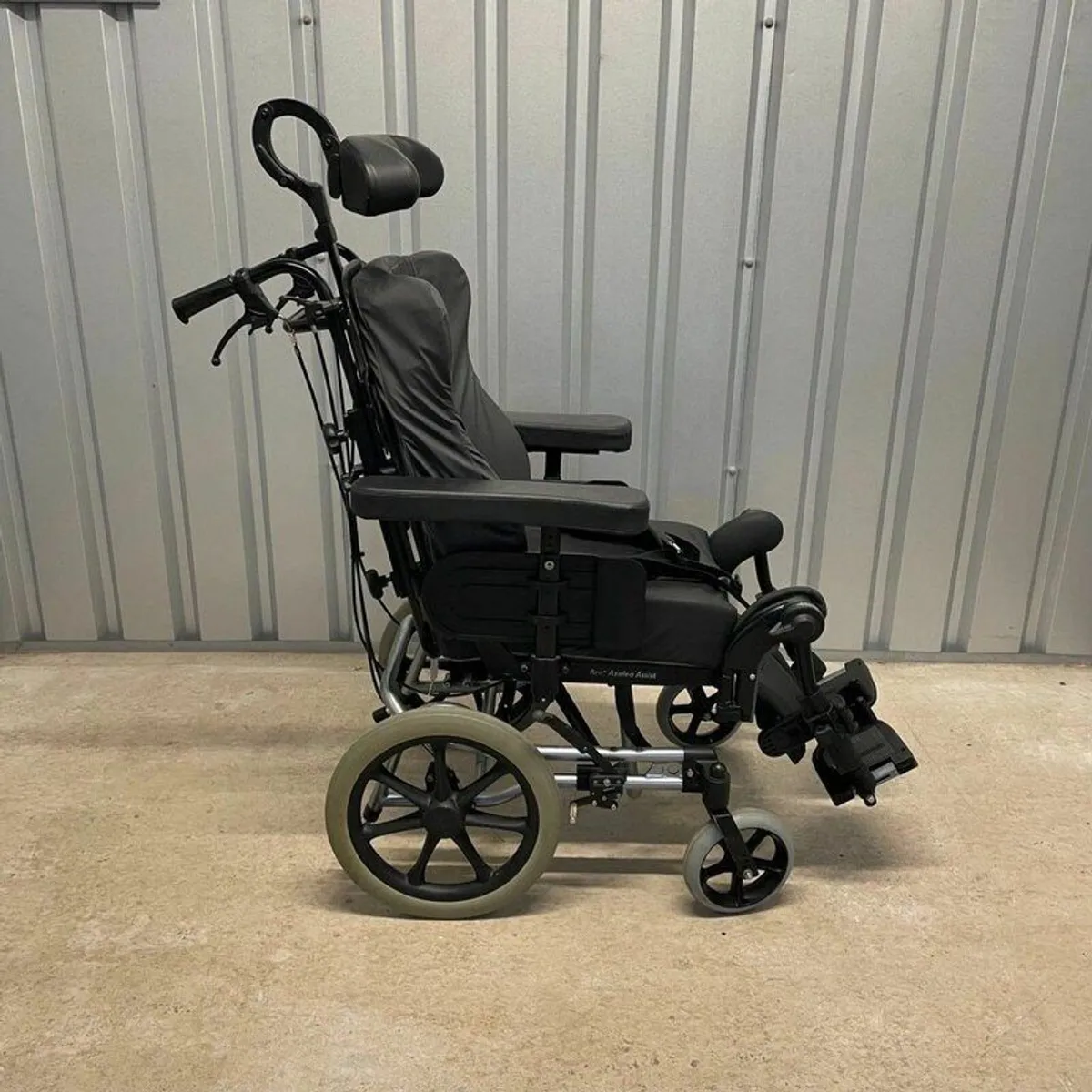 Rea Invacare Azalea tilt in space Wheelchair - Image 3