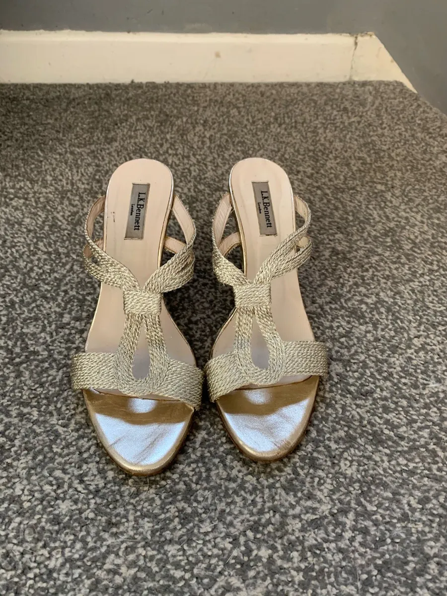 LK BENNETT FABULOUS GOLDEN SHOES - Image 1