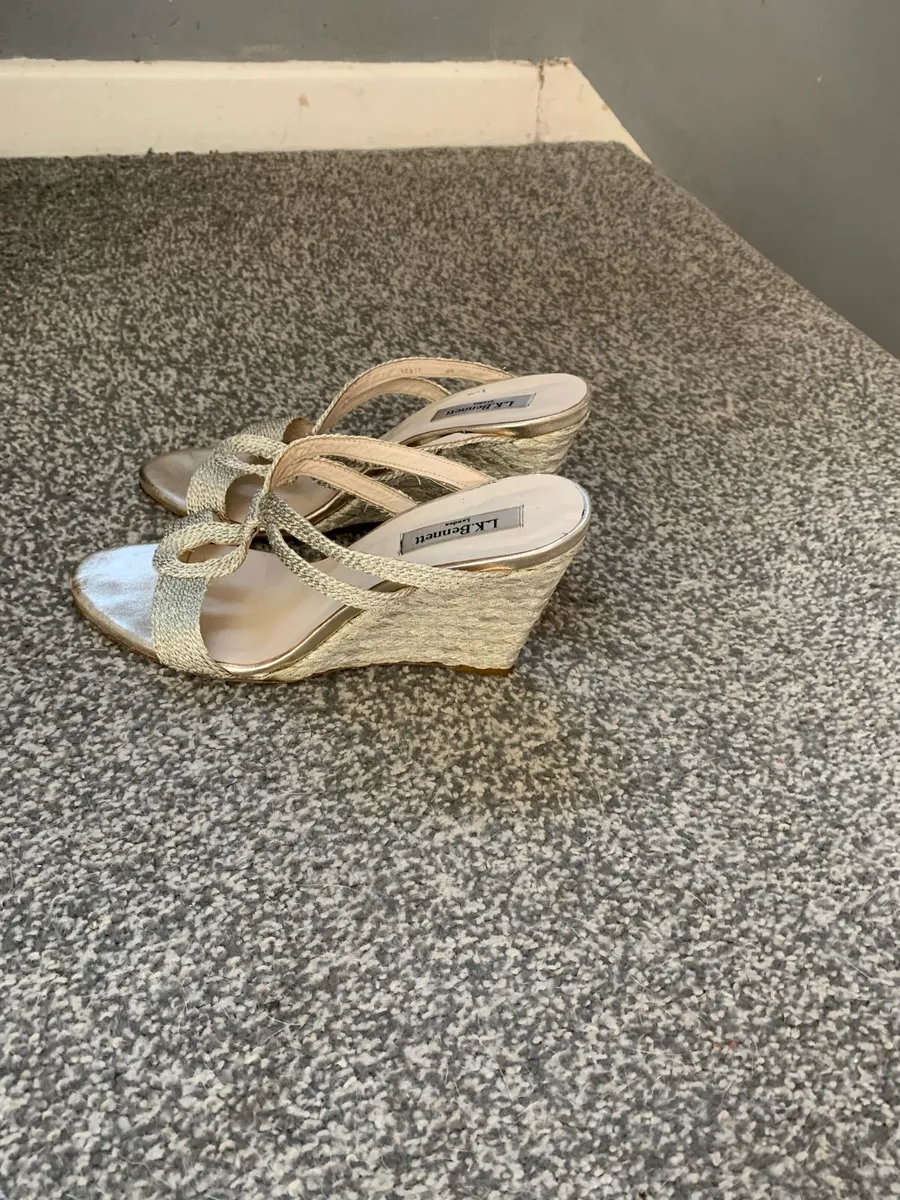 LK BENNETT FABULOUS GOLDEN SHOES - Image 2
