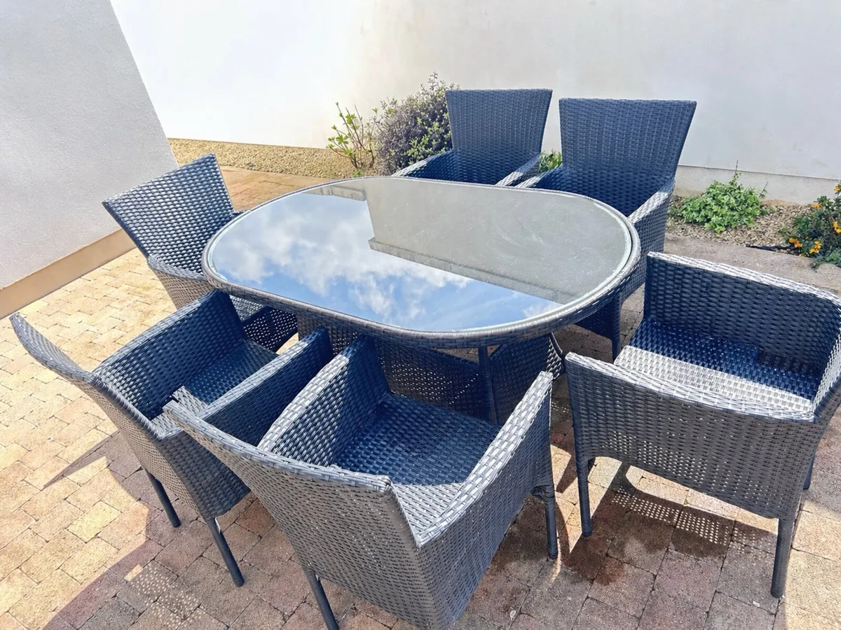 Garden table and chairs - Image 2