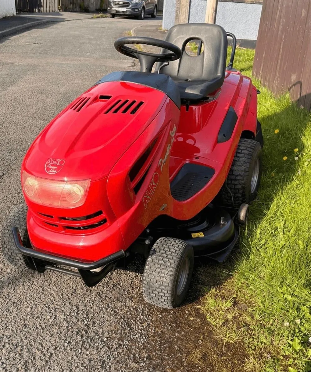 Ride on mower - Image 2