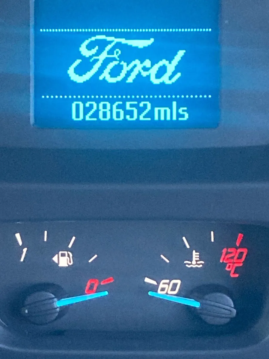 Ford transit custom 9 seater low milage - Image 4